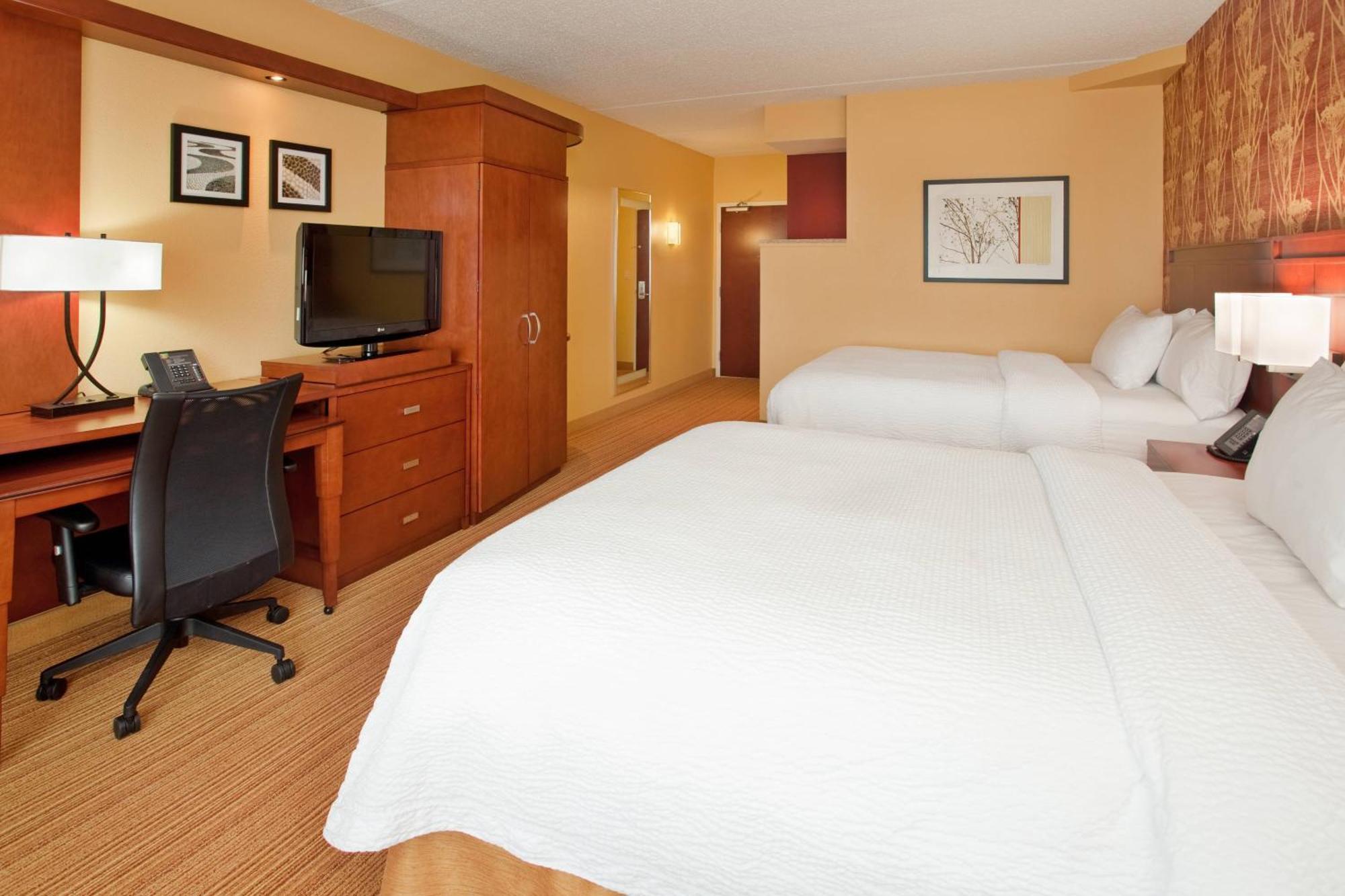 Courtyard By Marriott Pittsburgh North/cranberry Woods 3*